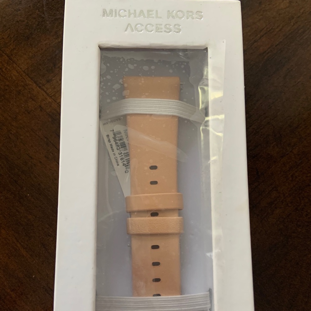 Michael Kors Access, interchangeable leather strap